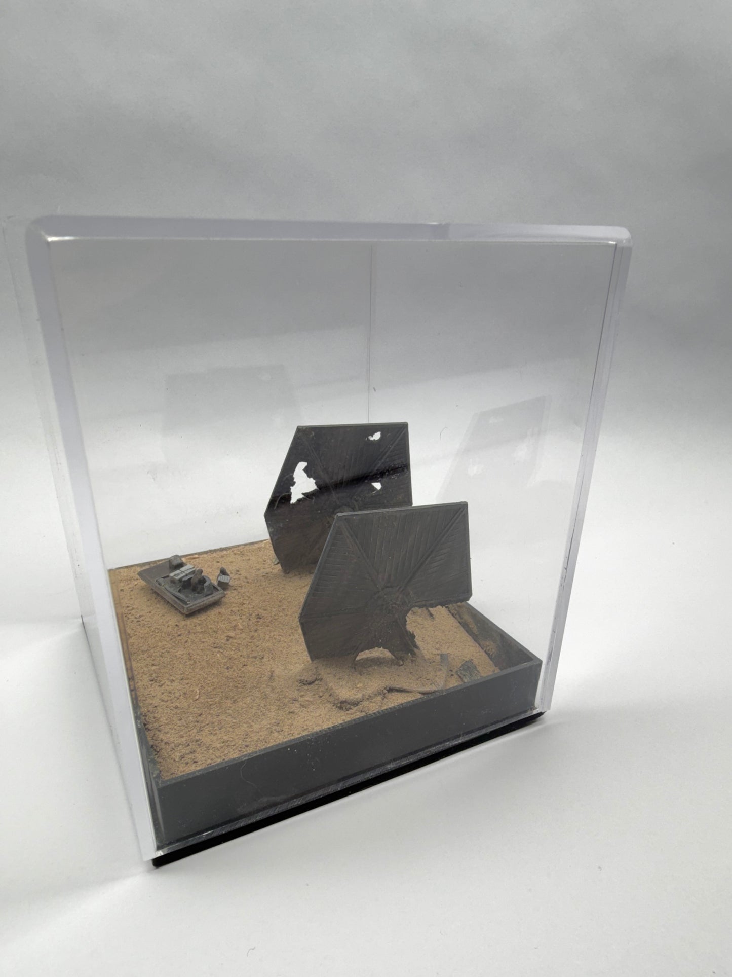 Star Wars: Tattooine Tie Fighter Wreckage Diorama