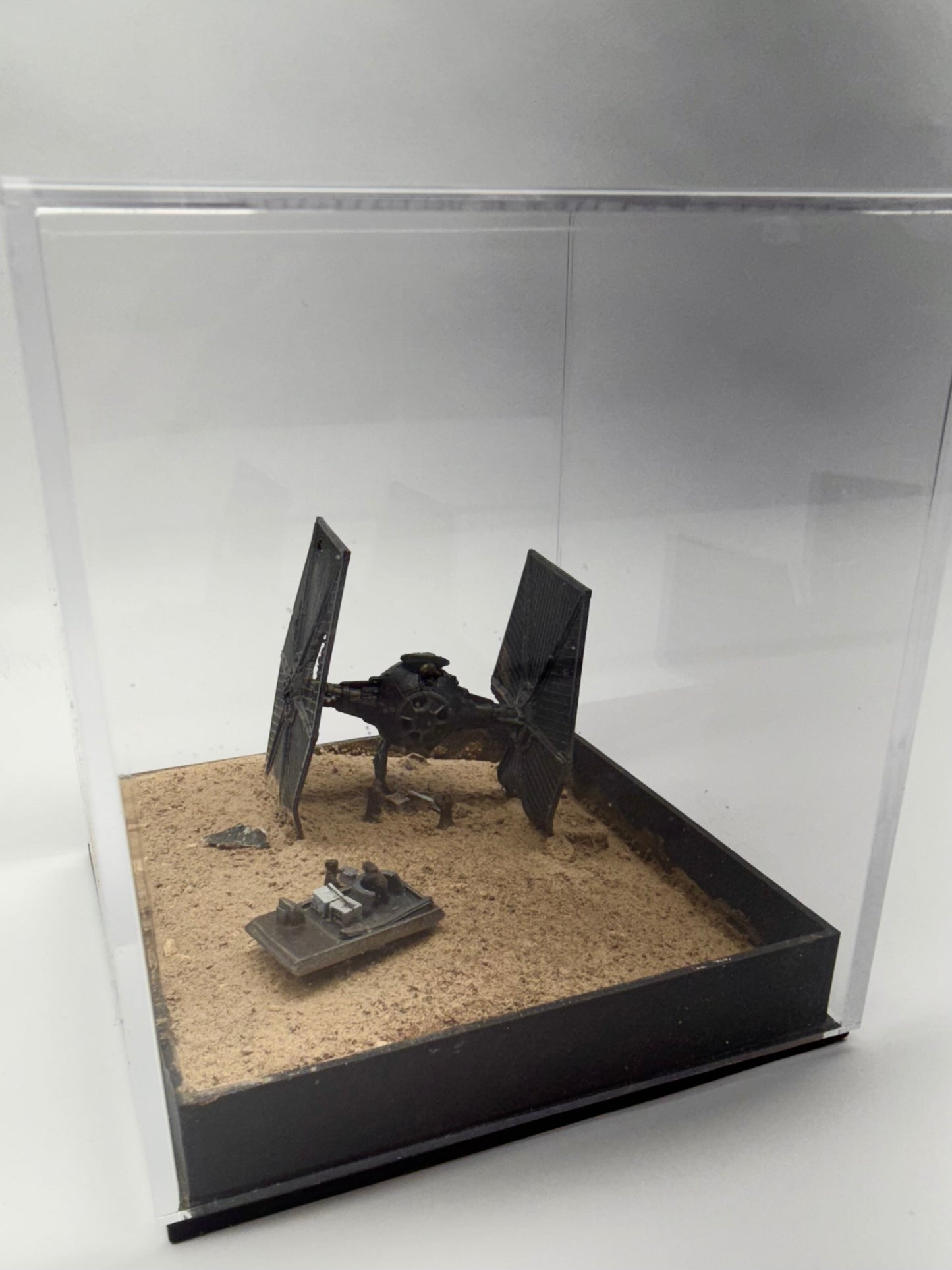 Star Wars: Tattooine Tie Fighter Wreckage Diorama